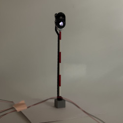 Półsamoczynny semafor 2-komorowy w skali H0